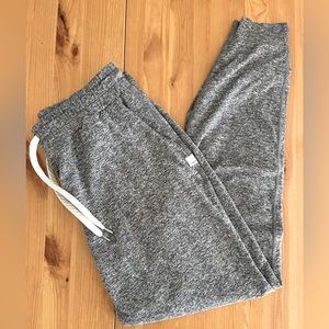 Vuori performance joggers LONG size small
